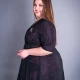 Официална  рокля  ДАЯНА  в тъмно бордо с черна дантела и подарък брошка